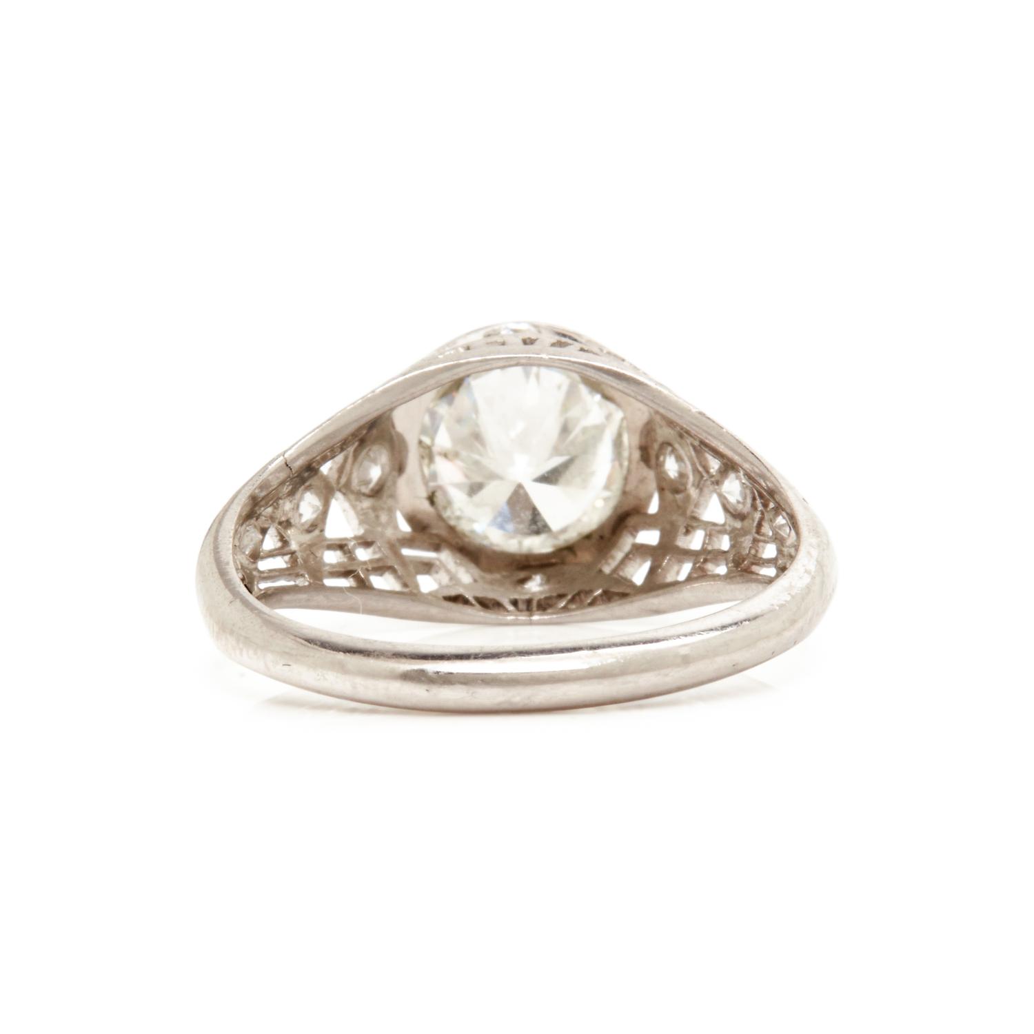 EDWARDIAN, PLATINUM AND DIAMOND RING