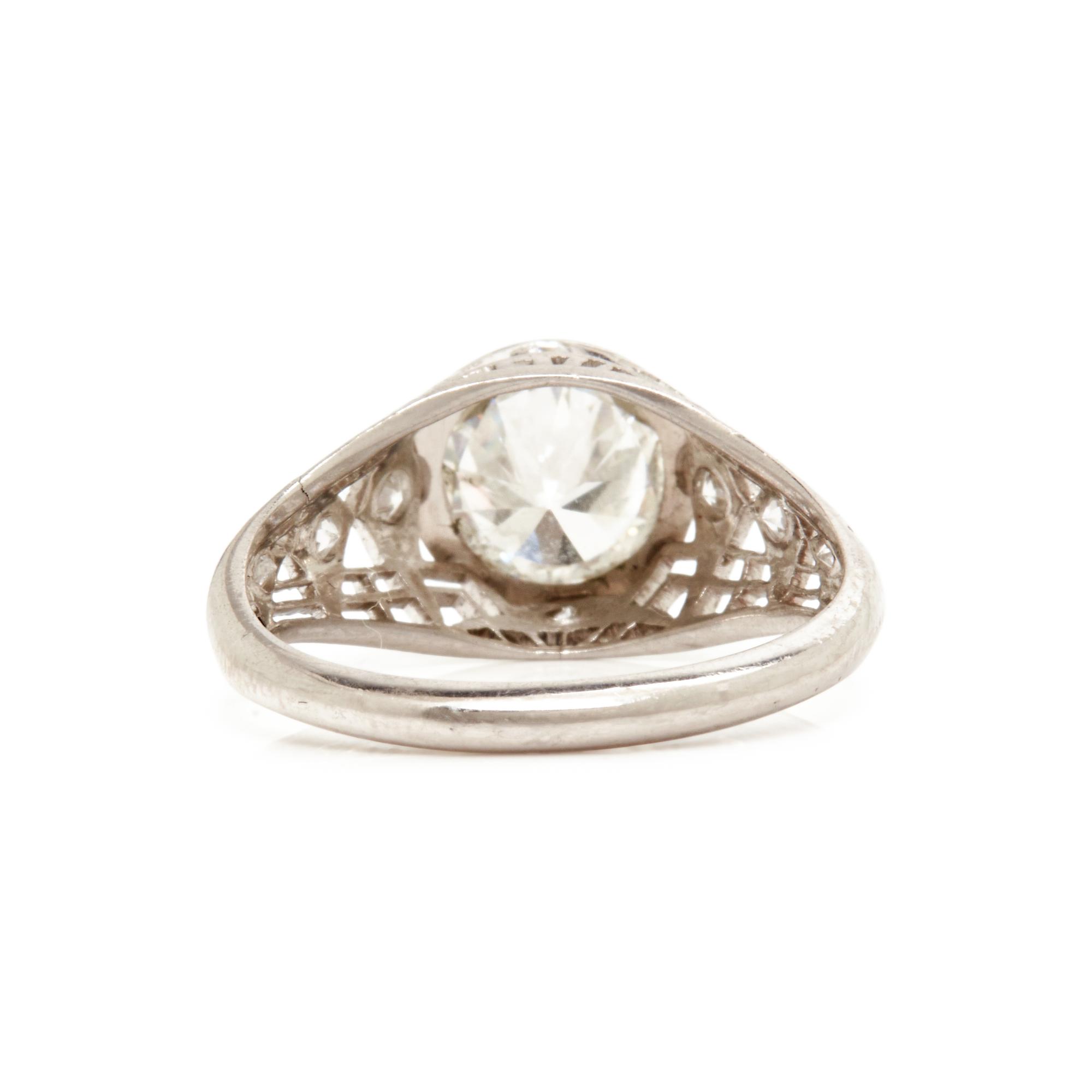 EDWARDIAN, PLATINUM AND DIAMOND RING