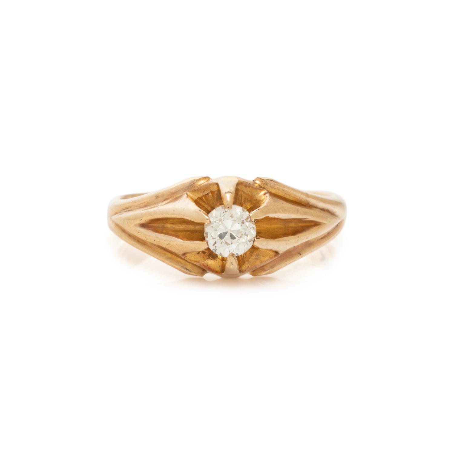 YELLOW GOLD AND DIAMOND RING