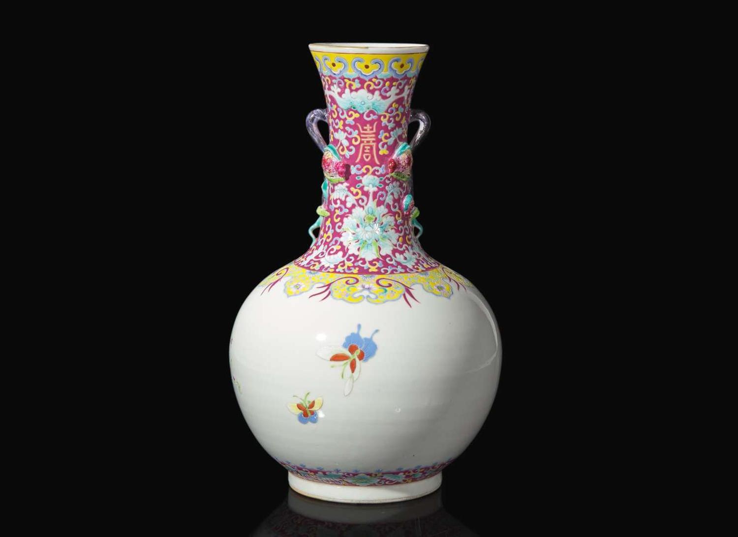 A Chinese famille rose-decorated vase, Hongxian four-character mark 粉彩瓶一隻 洪憲四字款