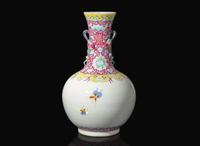 A Chinese famille rose-decorated vase, Hongxian four-character mark 粉彩瓶一隻 洪憲四字款