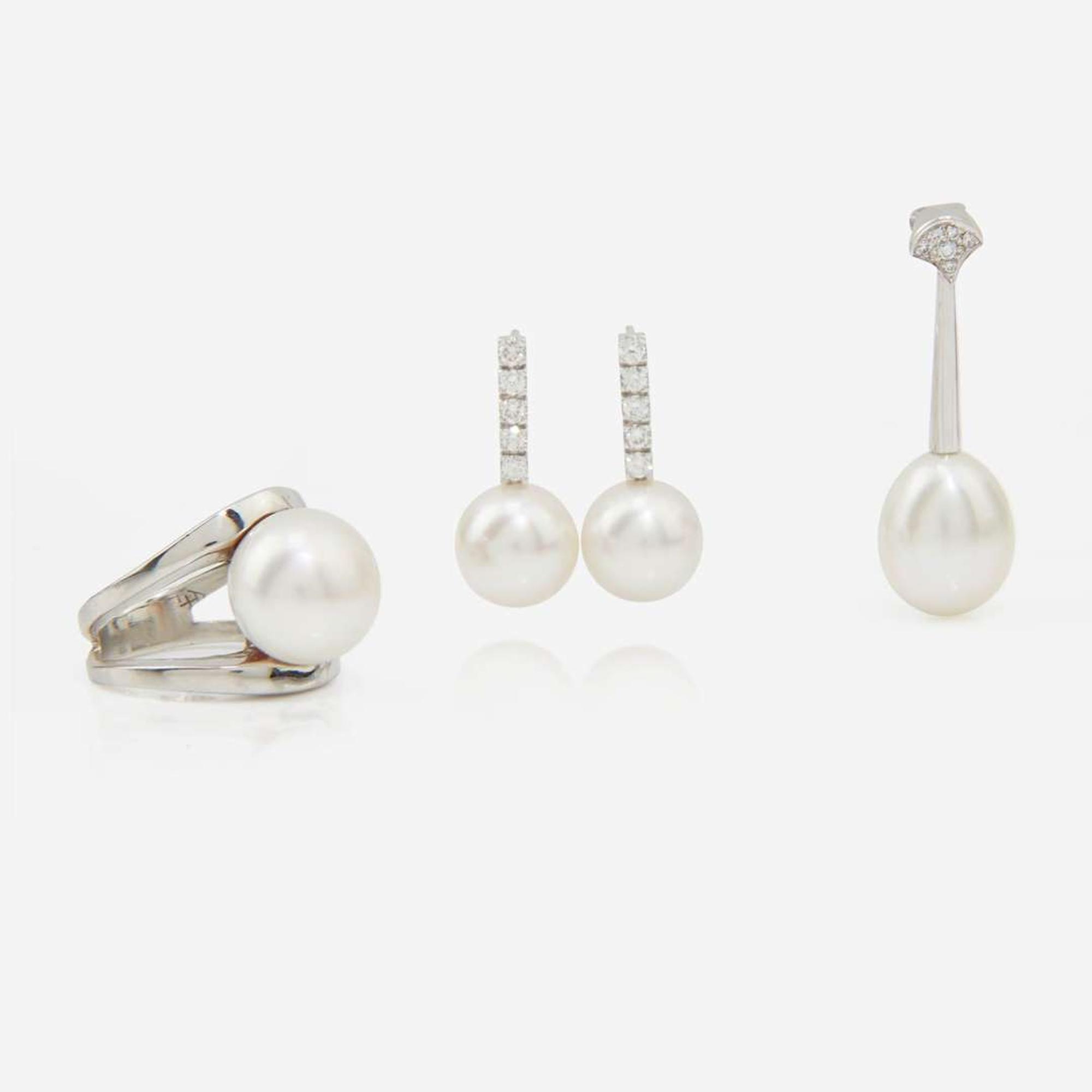 A Collection of South Sea Pearl Jewelry