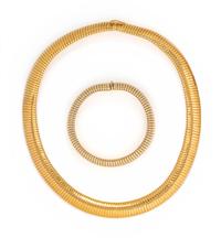 COLLECTION OF YELLOW GOLD JEWELRY