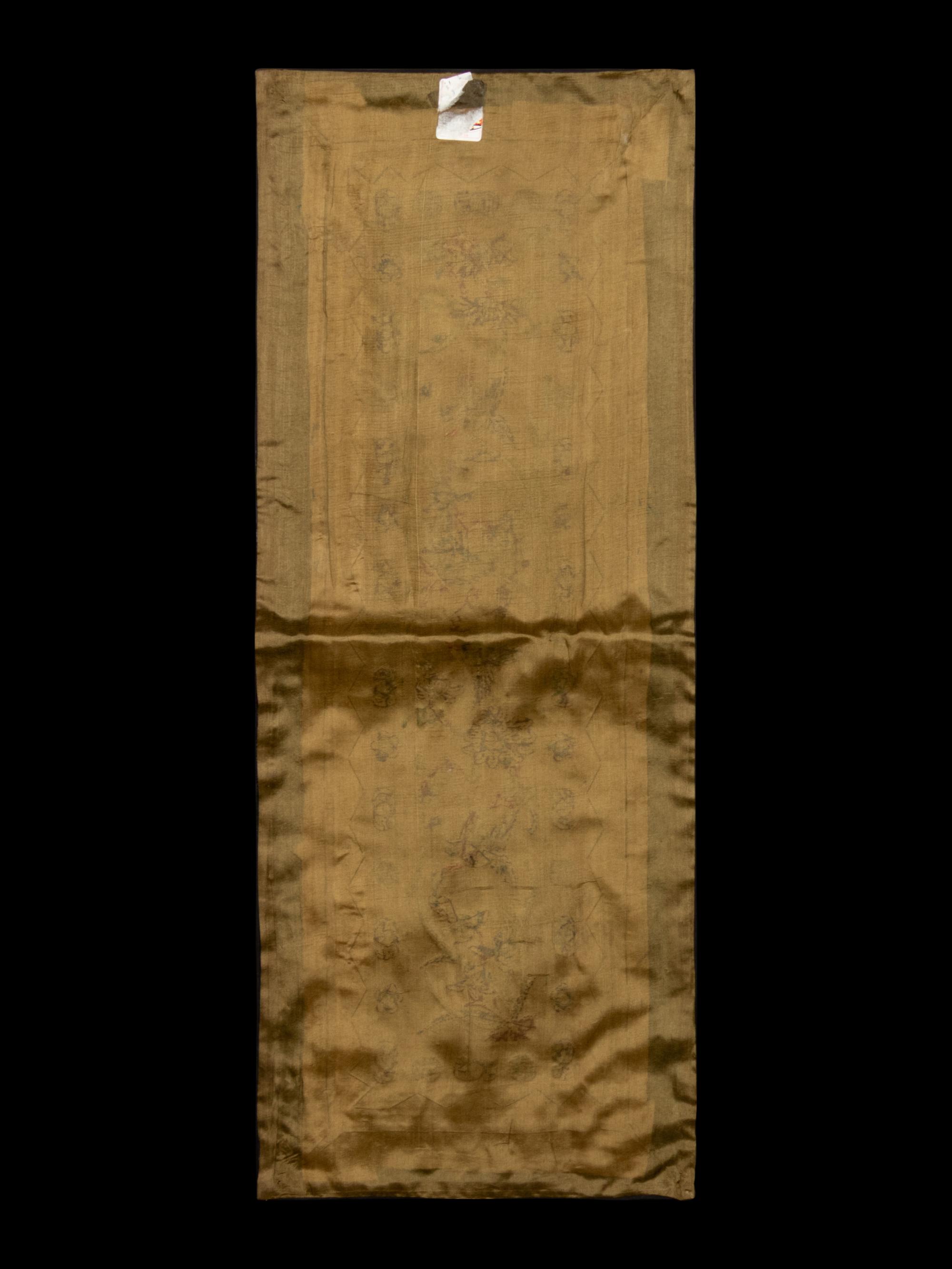A Collection of 33 Chinese Embroidered Silk Panels 近代 綉片33幅