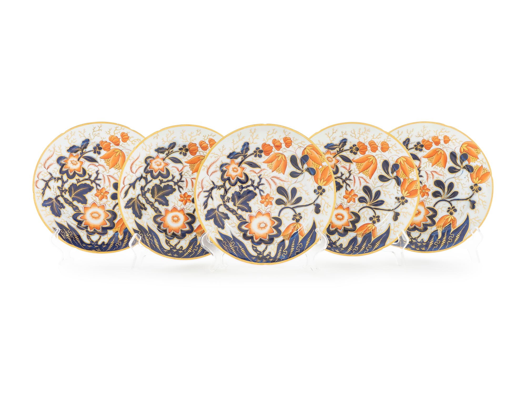 Seventeen English Imari Palette Porcelain Plates — 18TH/19TH CENTURY