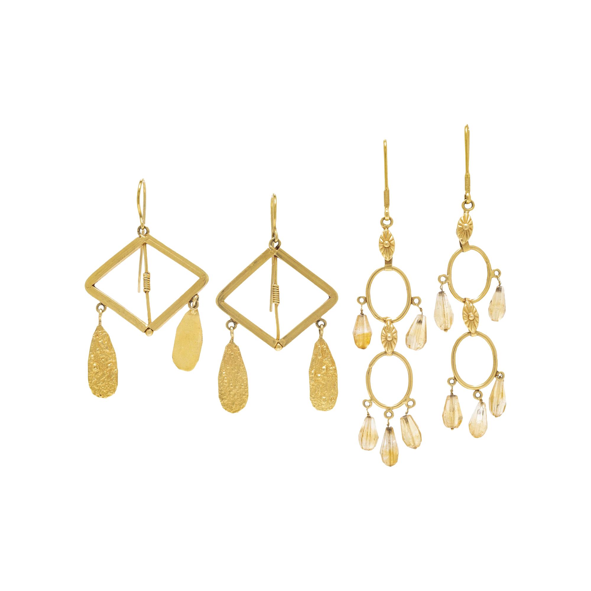 COLLECTION OF YELLOW GOLD EARRINGS