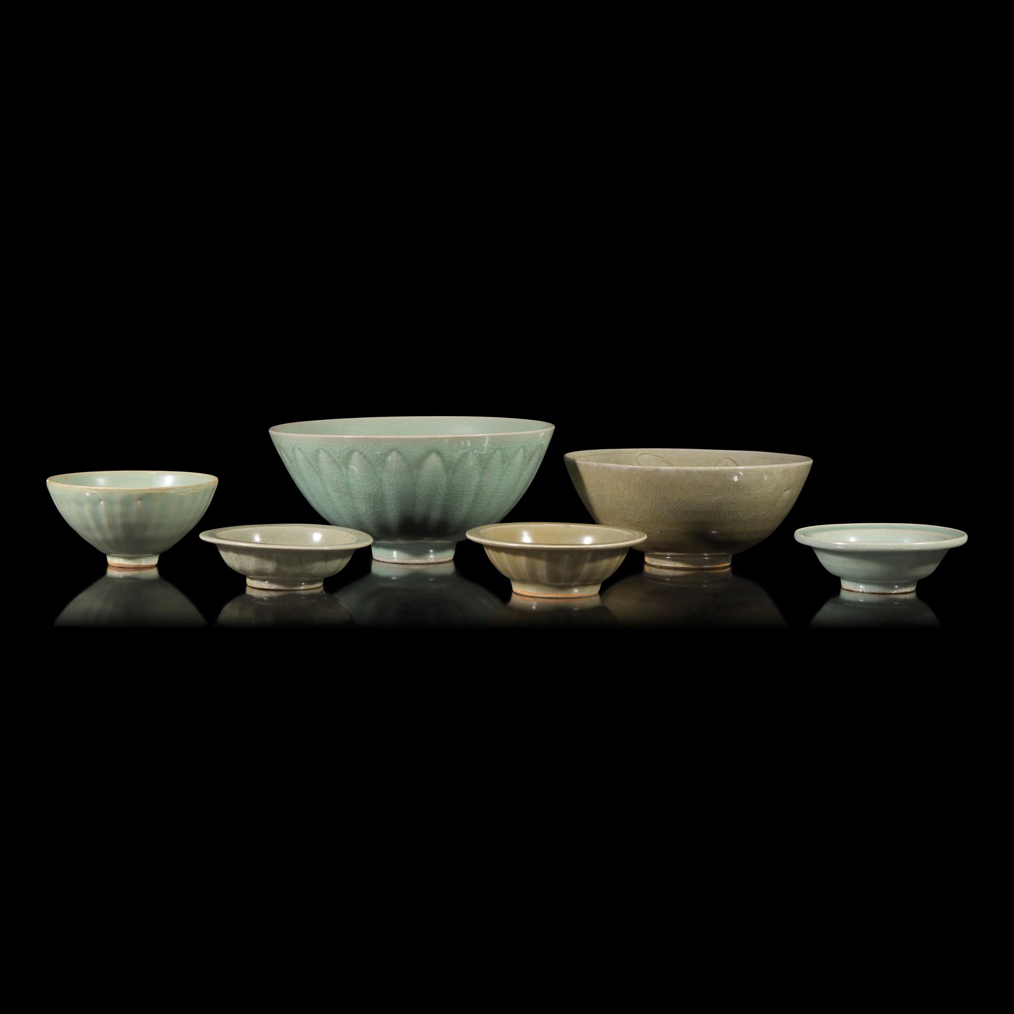 Six Assorted Celadon Bowls and Small Dishes, Song/Yuan Dynasty and Later — 宋/元及更晚 青釉碗碟一組六件