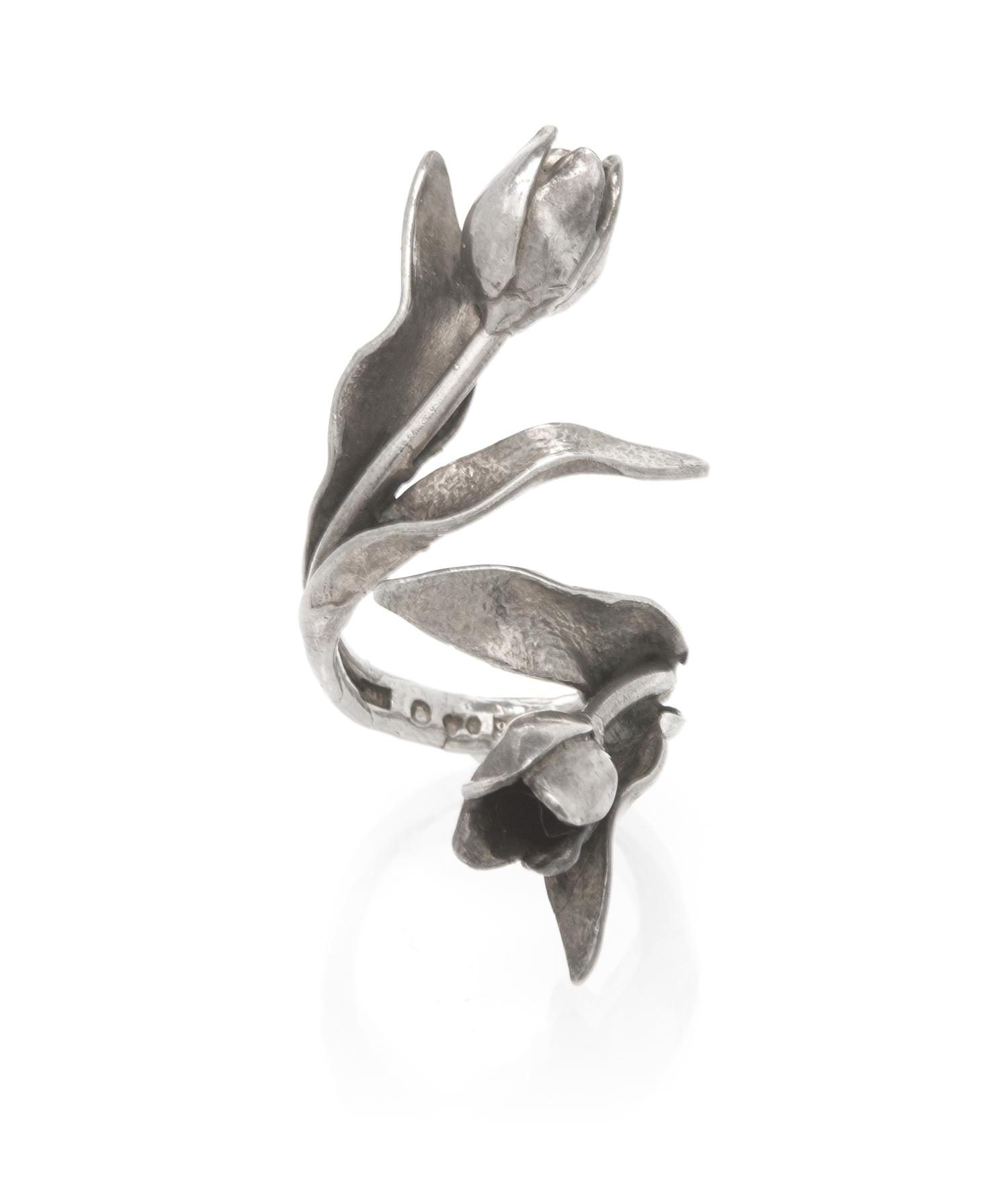 A Sterling Silver Rose Motif Ring, 9.65 dwts.