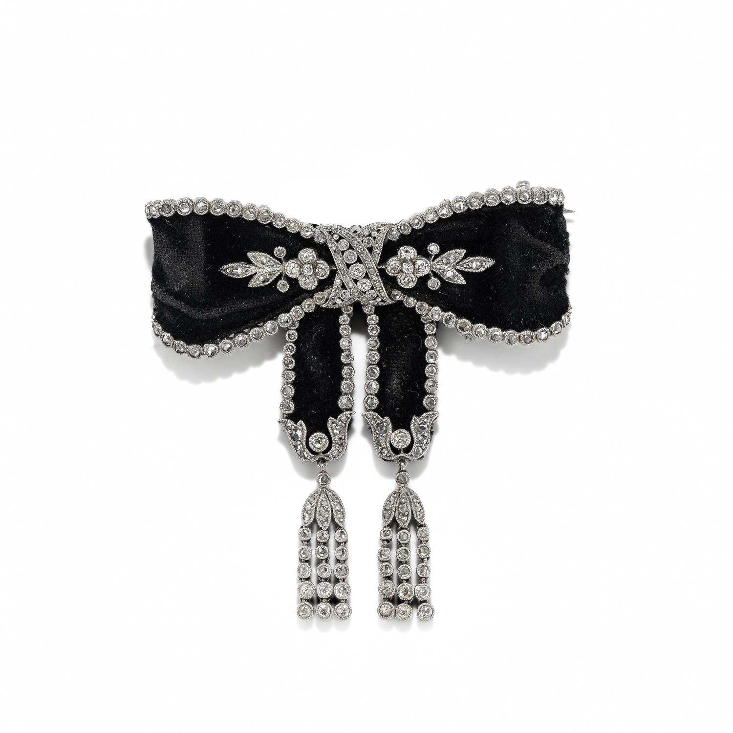 ART DECO, BLACK RIBBON, DIAMOND, AND PLATINUM BOW BROOCH