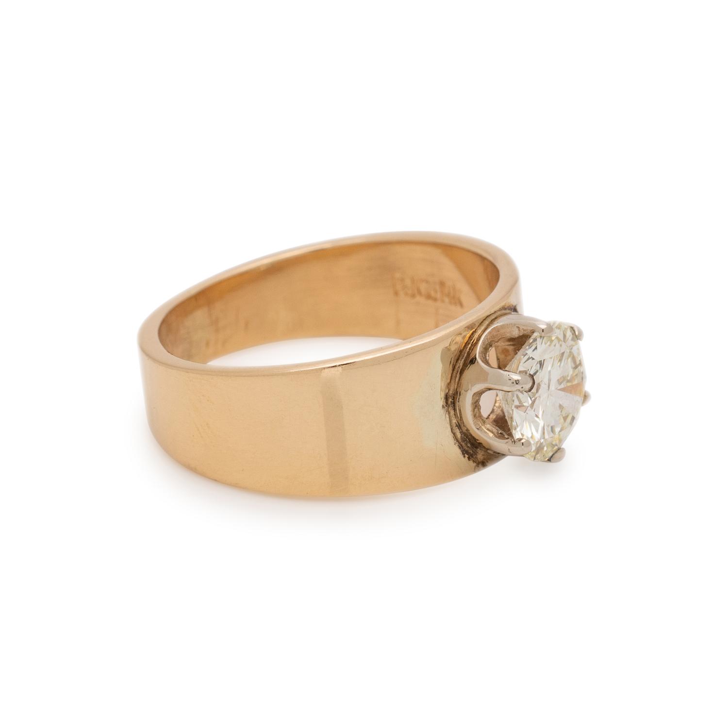 YELLOW GOLD AND DIAMOND RING