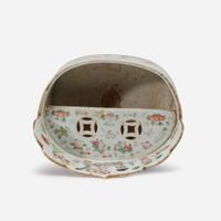 An unusual Chinese famille-rose decorated porcelain oval vessel 粉彩椭圆花盆 19th century ????