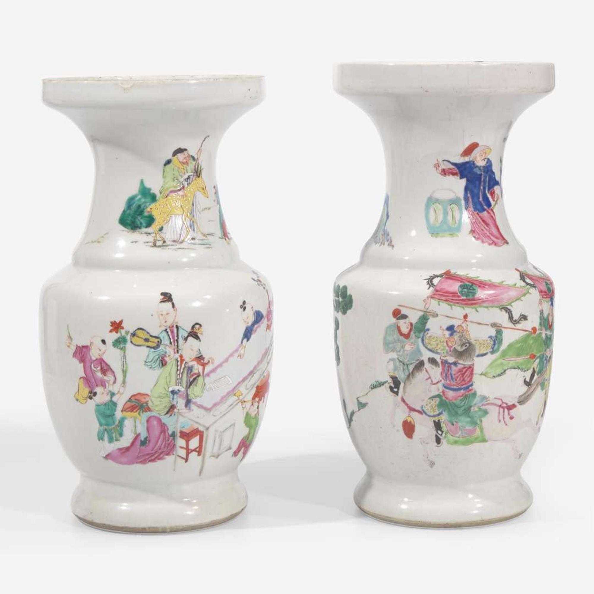 An associated pair of Chinese famille rose-decorated porcelain baluster vases 粉彩观音瓶 或为一对 Qing dynasty ?