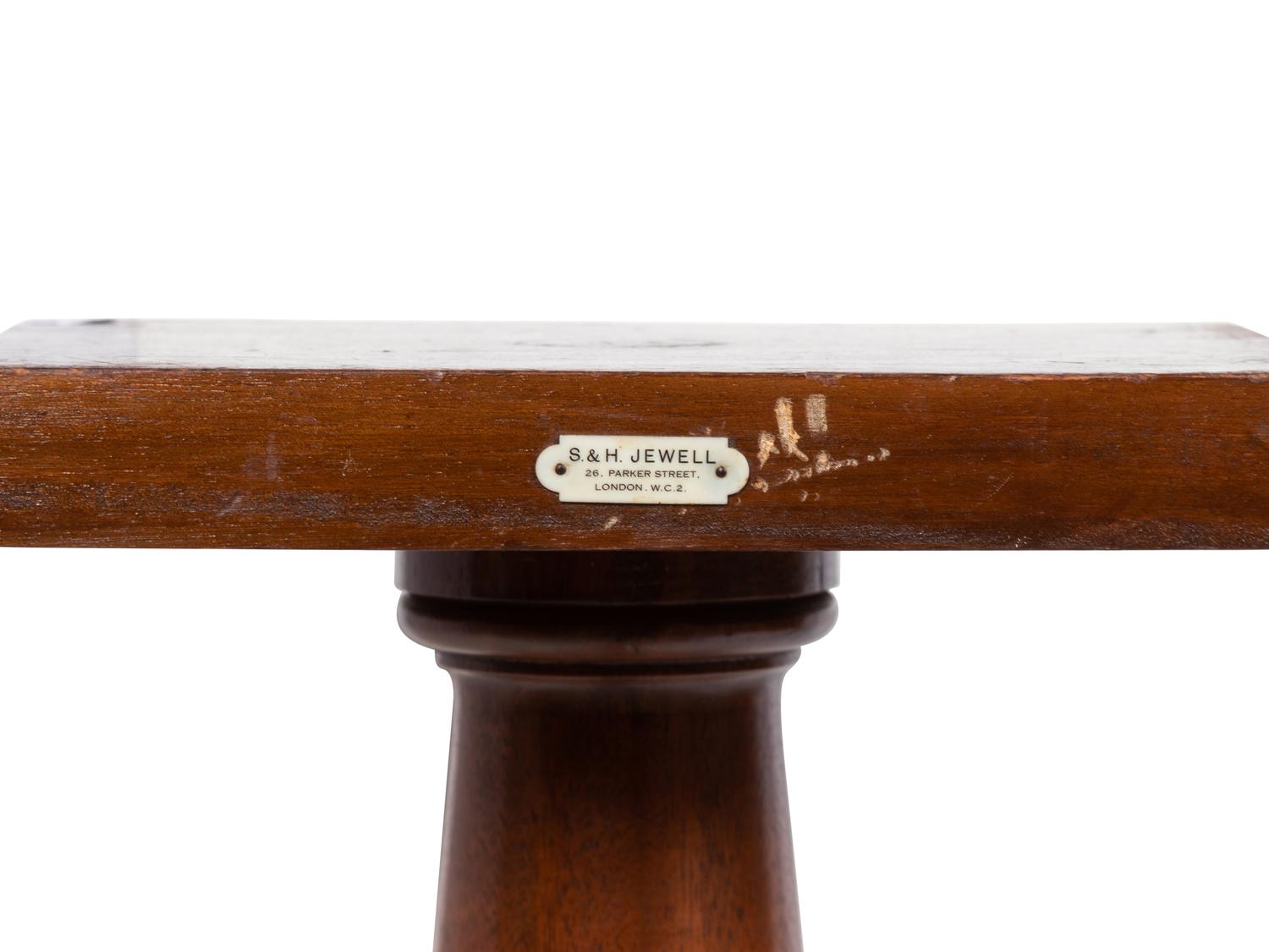 A Regency Style Mahogany Dining Table