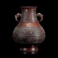 A Patinated Bronze Archaistic Vase, 19th/20th Century 晚清民國 仿古銅壺