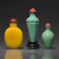 Three Chinese Colored Glass Snuff Bottles, Qing Dynasty, Circa 1750-1820 — 1750-1820年 料器鼻煙壺三支