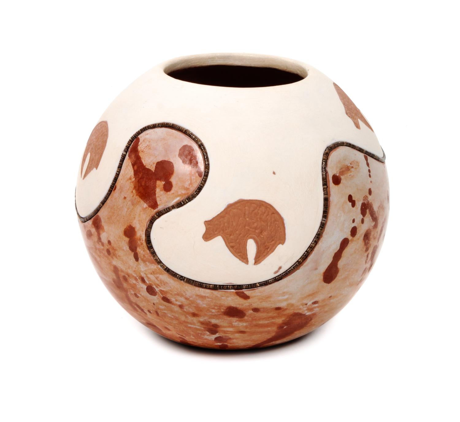 Russell Sanchez (b. 1966), San Ildefonso Height 5 x diameter 6 inches.