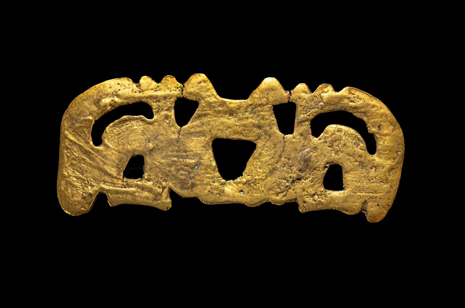A Costa Rican Gold Two-Headed Bar Pendant