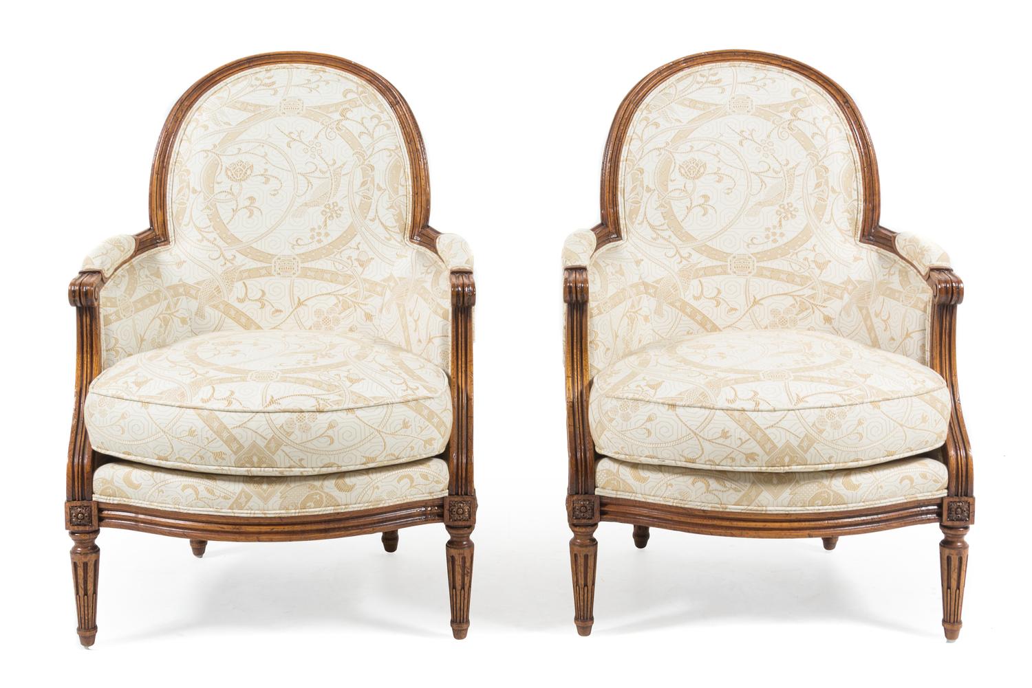A Pair of Louis XVI Style Oak Bergeres Height 36 1/2 inches. — 20TH CENTURY