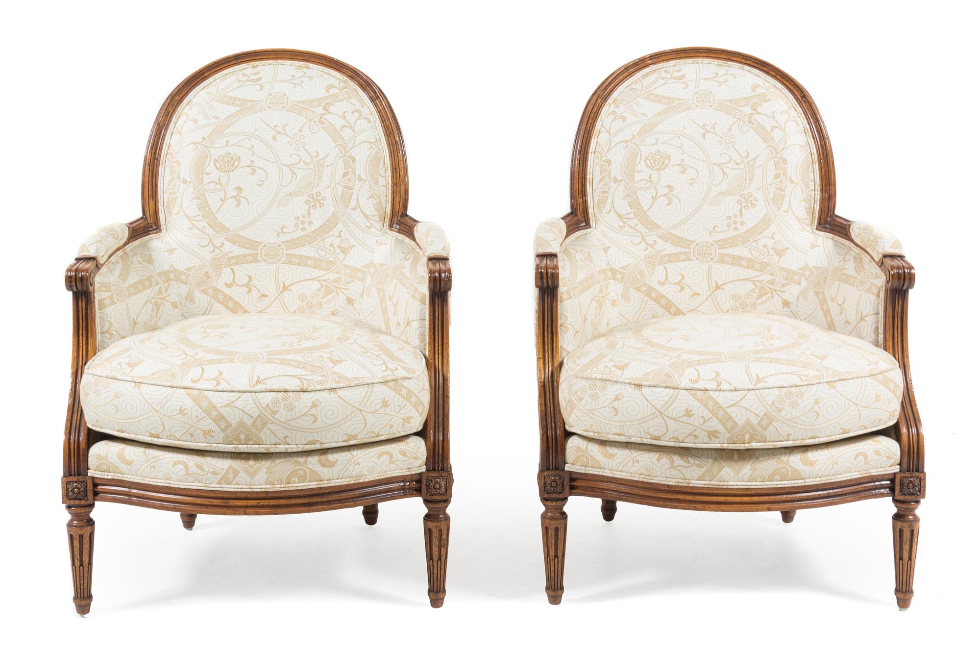 A Pair of Louis XVI Style Oak Bergeres Height 36 1/2 inches. — 20TH CENTURY