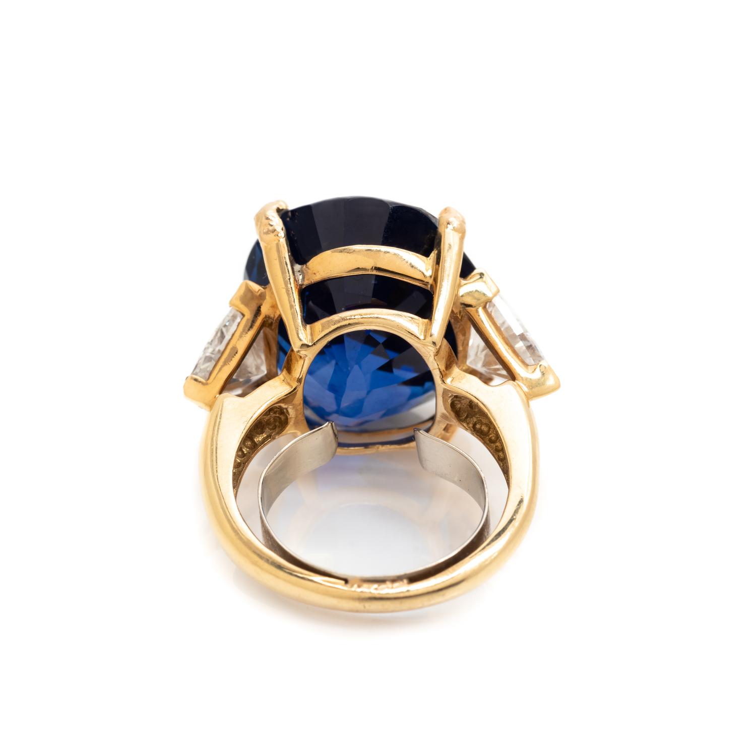 SAPPHIRE AND DIAMOND RING
