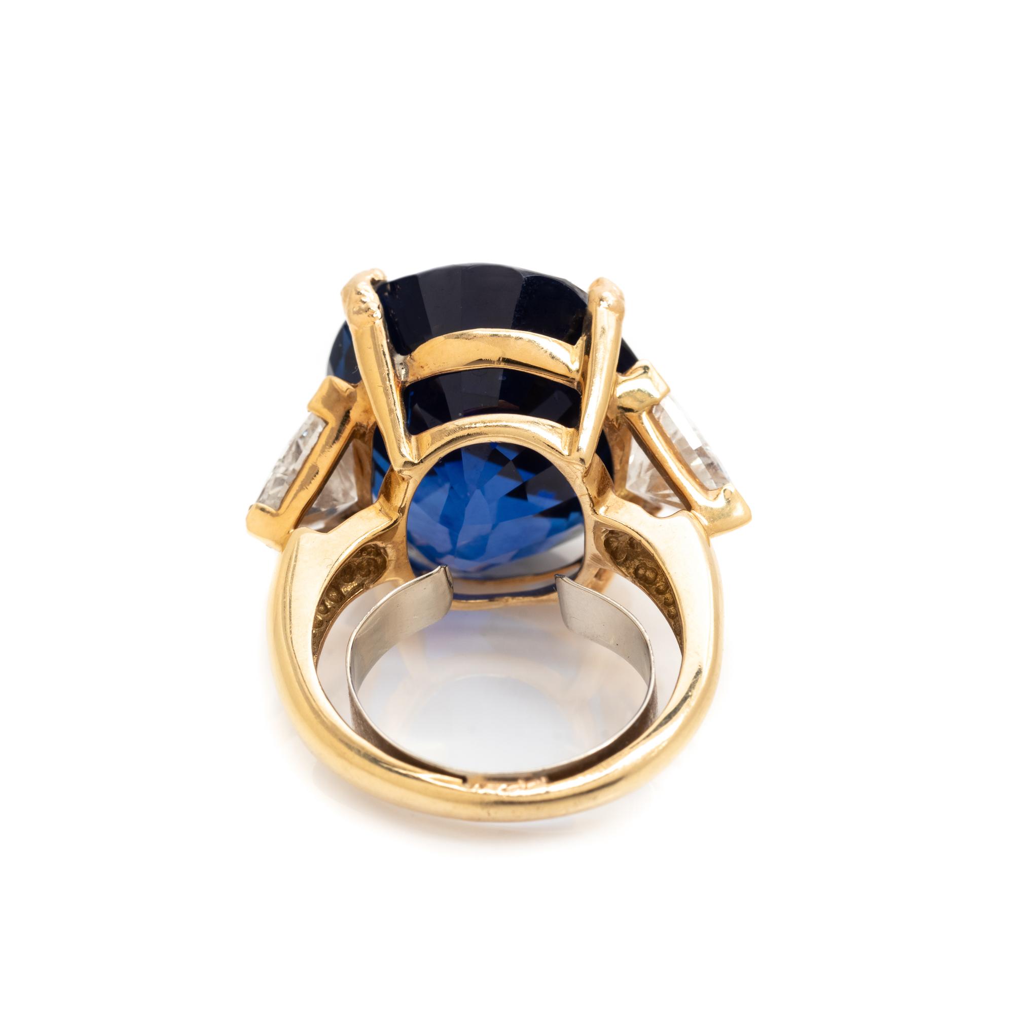 SAPPHIRE AND DIAMOND RING