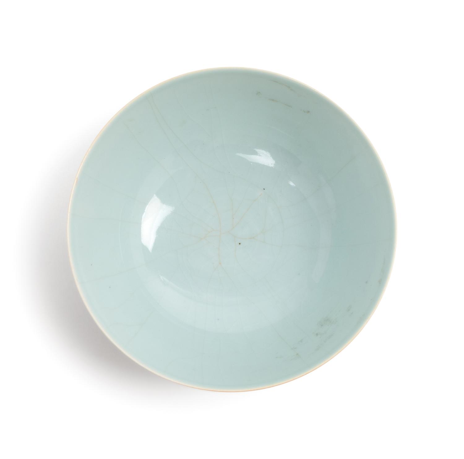 An Large Incised Celadon Ground Porcelain 'Lotus' Bowl