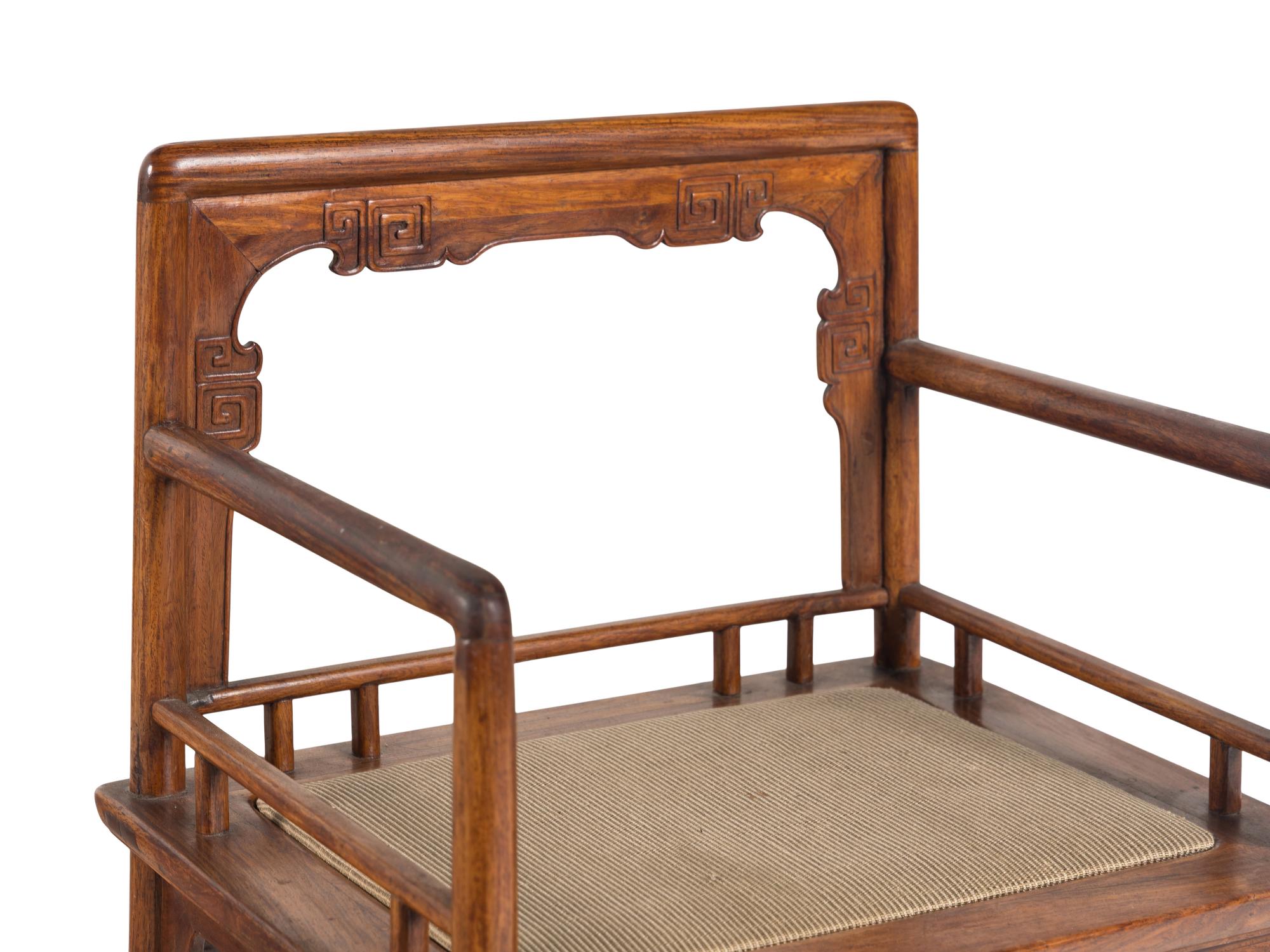 A Pair of Chinese Huanghuali Ming-Style Lowback Armchairs, Meiguiyi, 20th Century 近代 明式黃花梨玫瑰椅一對