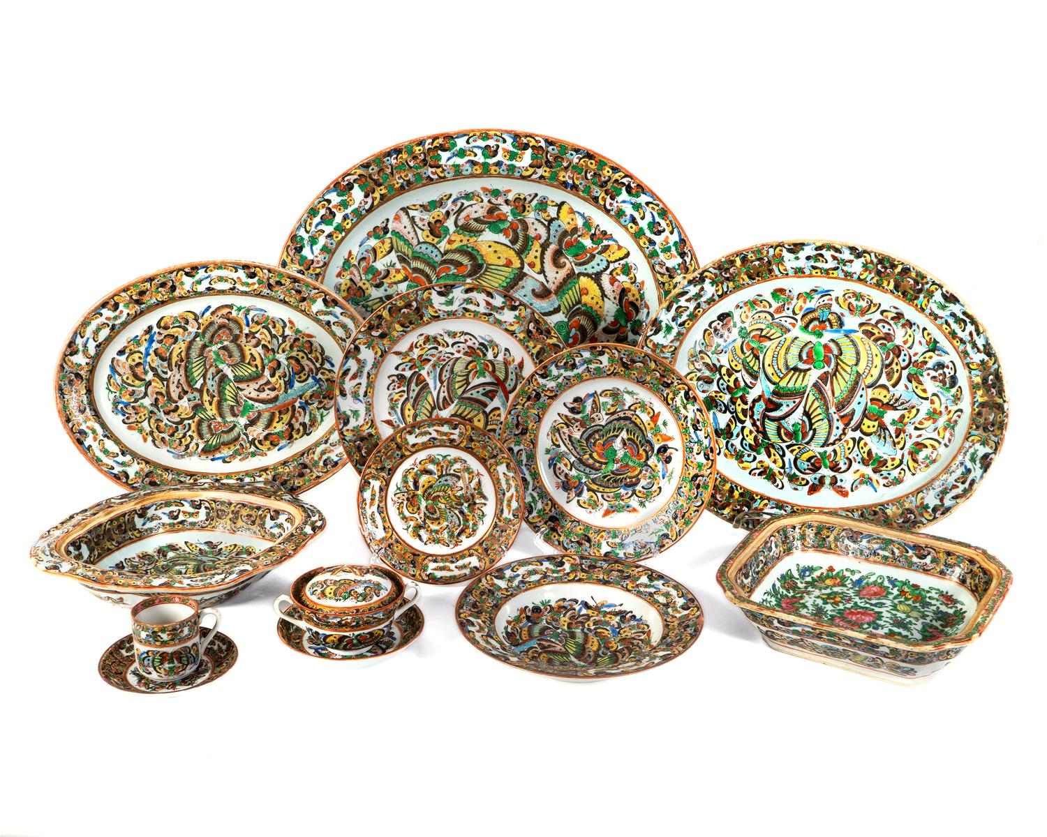 An Assembled Chinese Porcelain Butterfly Pattern Dinner Service — 20TH CENTURY