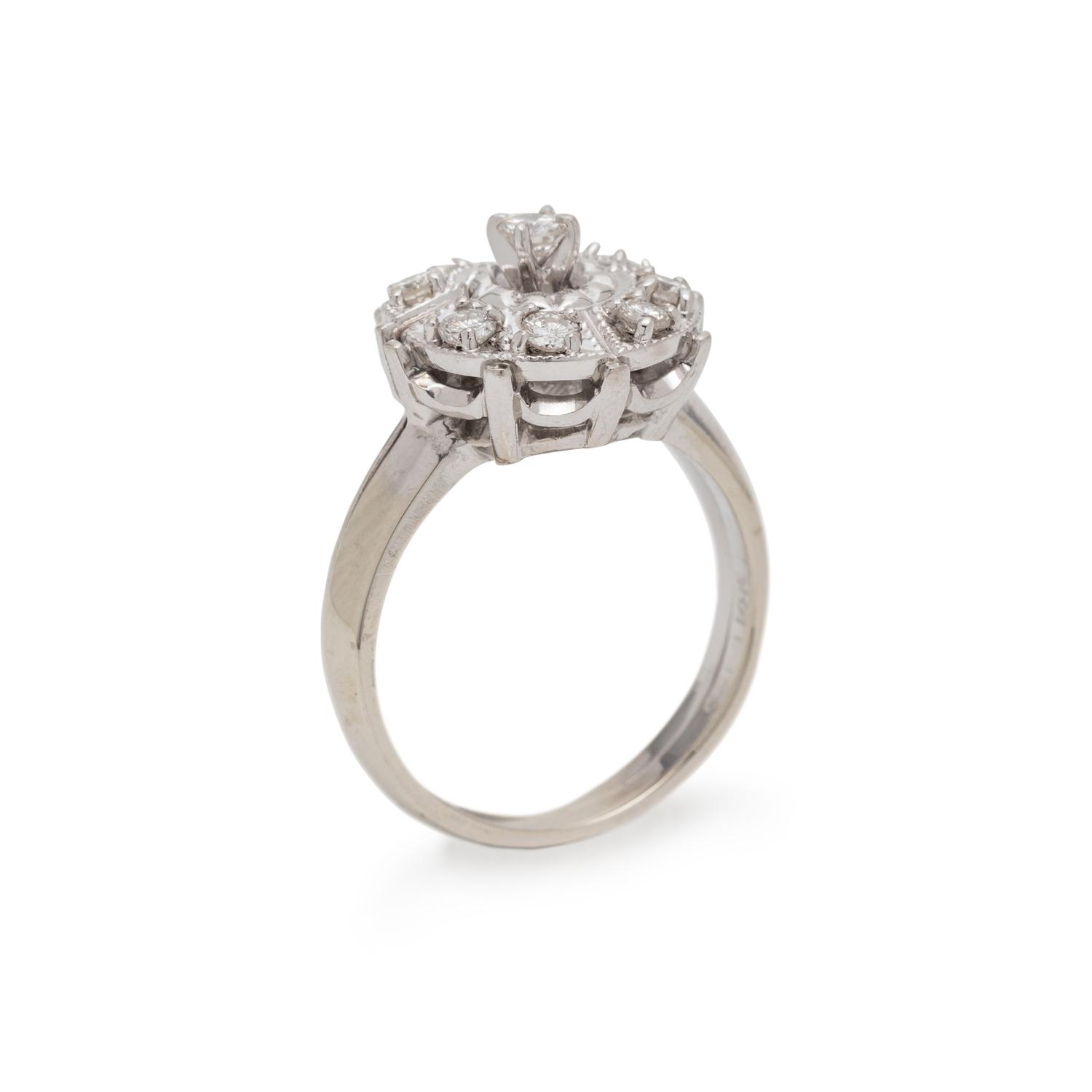 WHITE GOLD AND DIAMOND RING