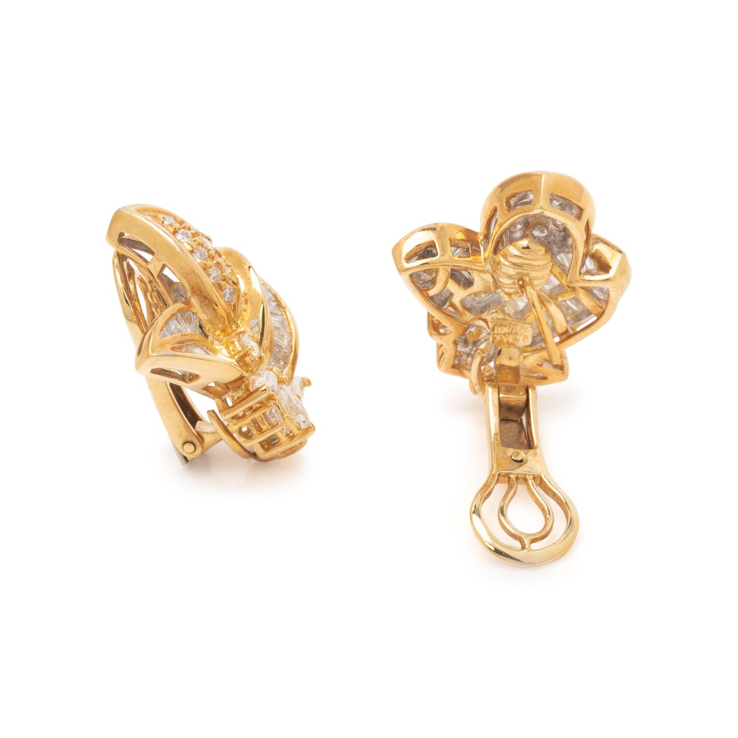 YELLOW GOLD AND DIAMOND EARCLIPS