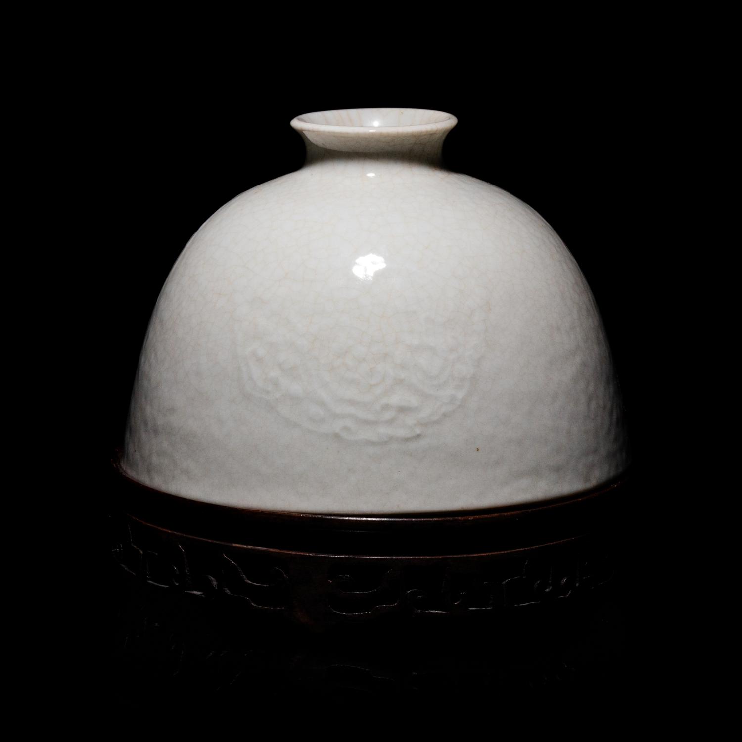 A Chinese White Glazed Soft Paste Porcelain Beehive Water Pot, 18th/19th Century 清中期 白釉暗團花太白尊