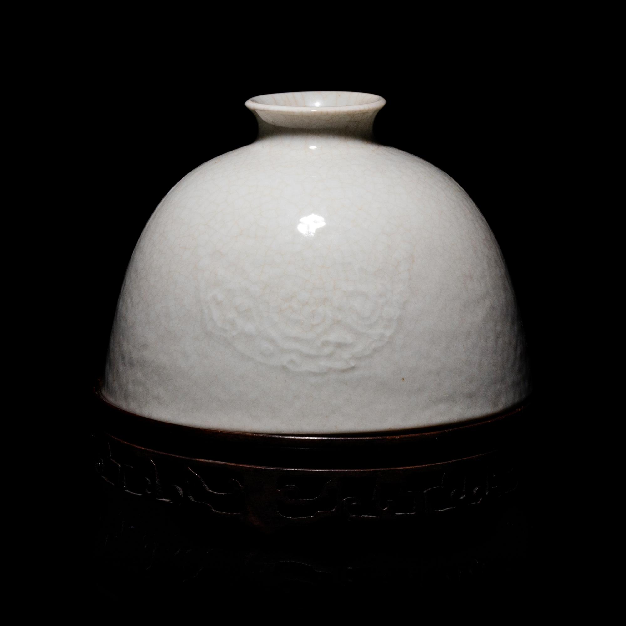 A Chinese White Glazed Soft Paste Porcelain Beehive Water Pot, 18th/19th Century 清中期 白釉暗團花太白尊