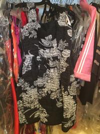 Oscar de la Renta Black and Grey Floral Dress, 2000s Size label: 10
