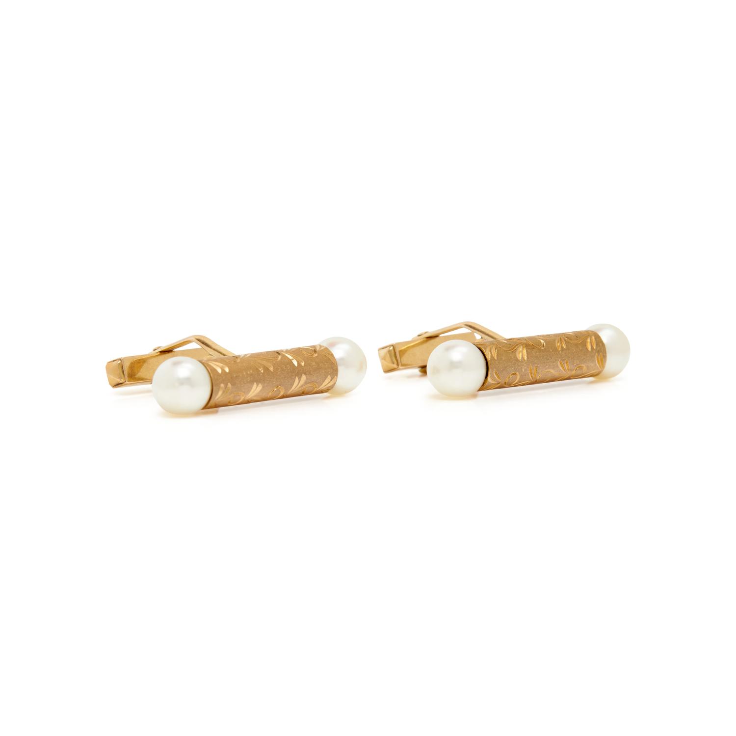 COLLECTION OF YELLOW GOLD MEN'S ACCESSORIES