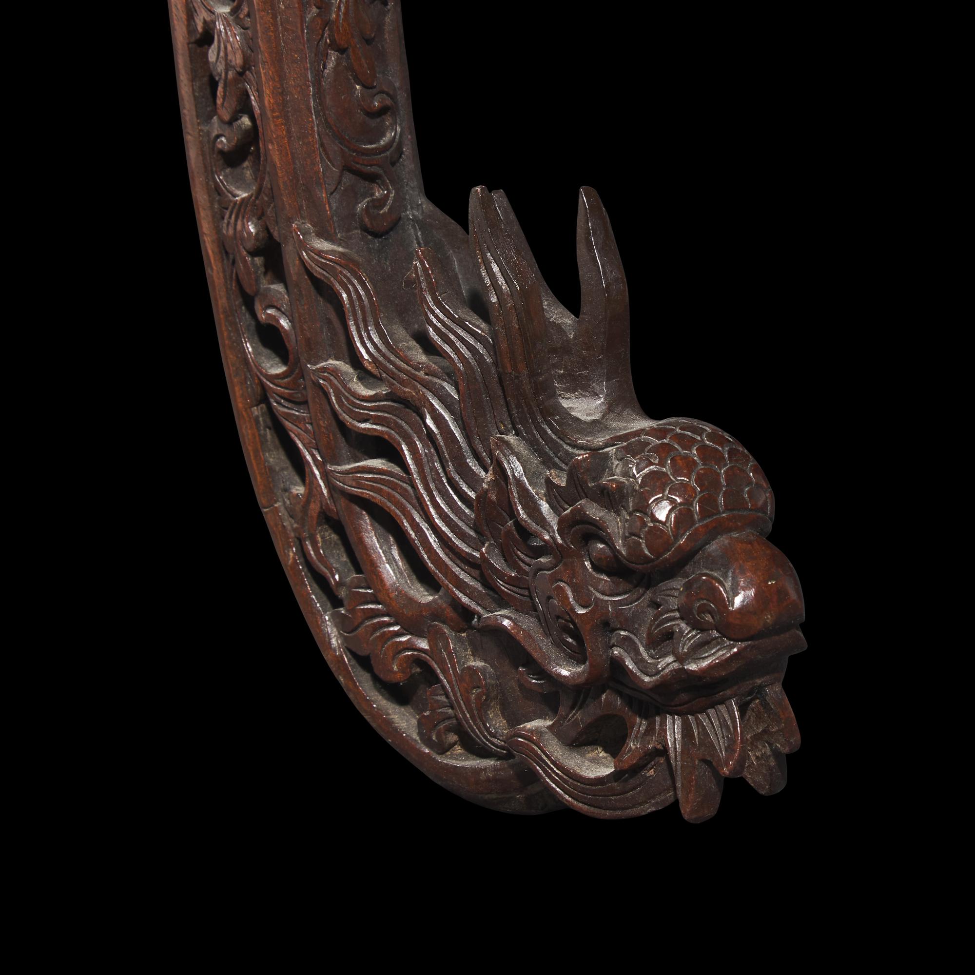 An Unusual Chinese Carved Hardwood Bench, 20th Century 二十世紀 硬木長椅