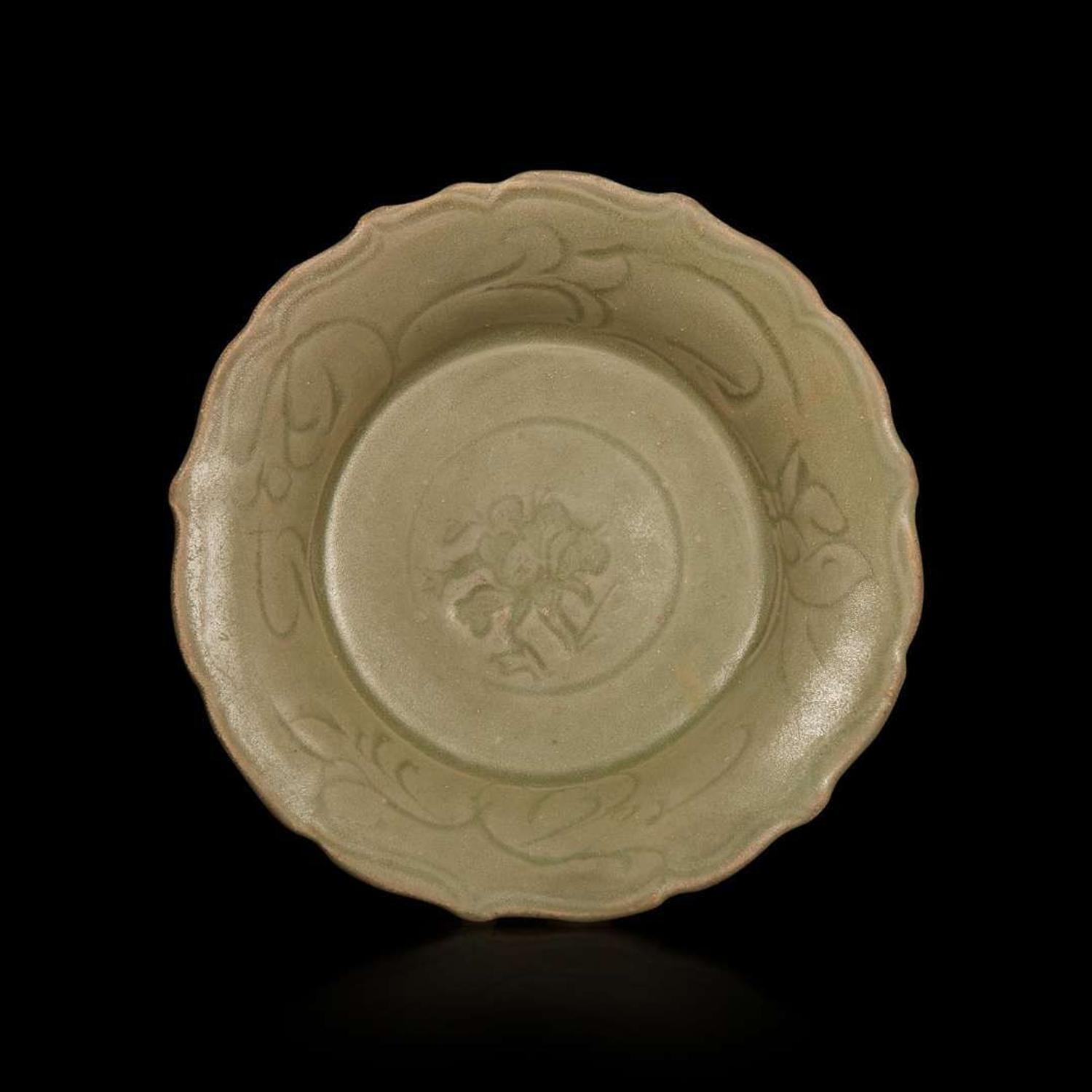 A Chinese Longquan celadon small molded and incised barbed dish 龍泉青釉模印刻劃蓮瓣盤 Late Southern Song to Yuan dynasty ?????