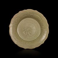 A Chinese Longquan celadon small molded and incised barbed dish 龍泉青釉模印刻劃蓮瓣盤 Late Southern Song to Yuan dynasty ?????