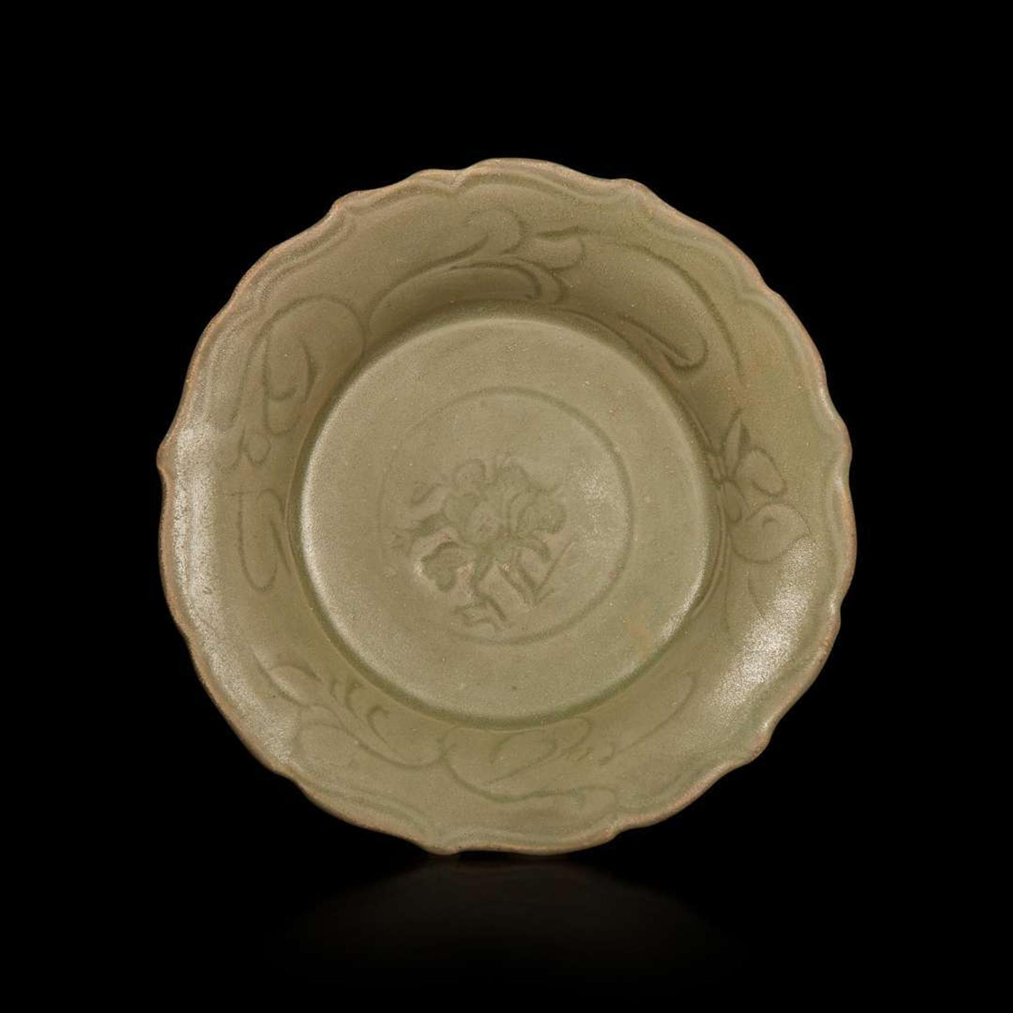 A Chinese Longquan celadon small molded and incised barbed dish 龍泉青釉模印刻劃蓮瓣盤 Late Southern Song to Yuan dynasty ?????