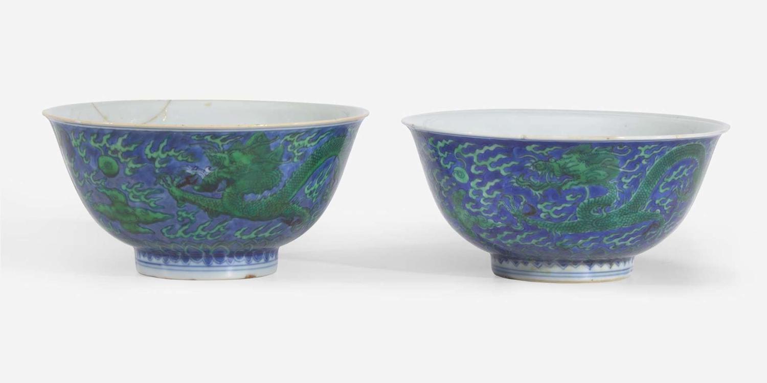 An associated pair of Chinese underglaze blue and green-enameled dragon bowls 珐琅彩青花龙纹碗一对 Kangxi six-character mark and of the period ????? ???
