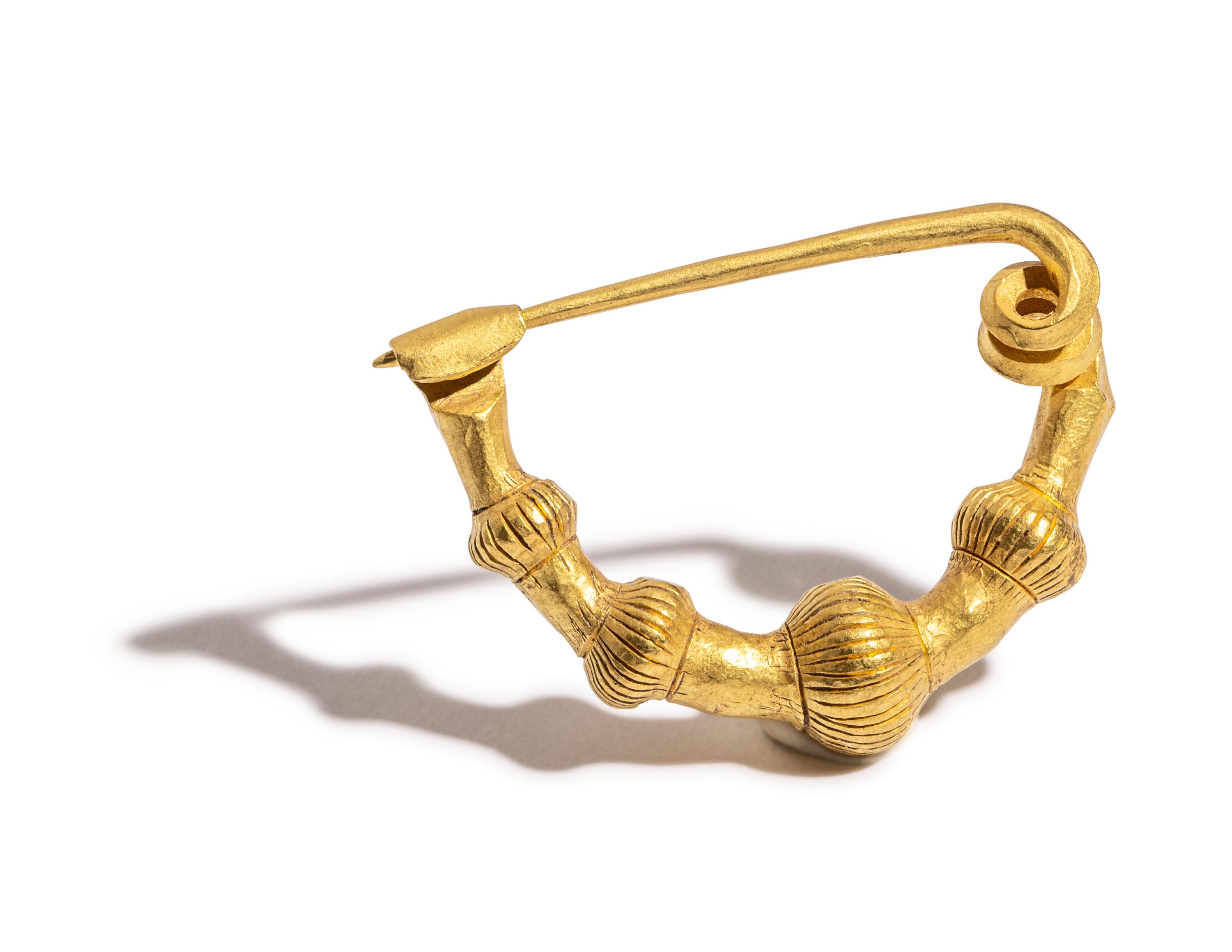 A Thracian Gold Fibula