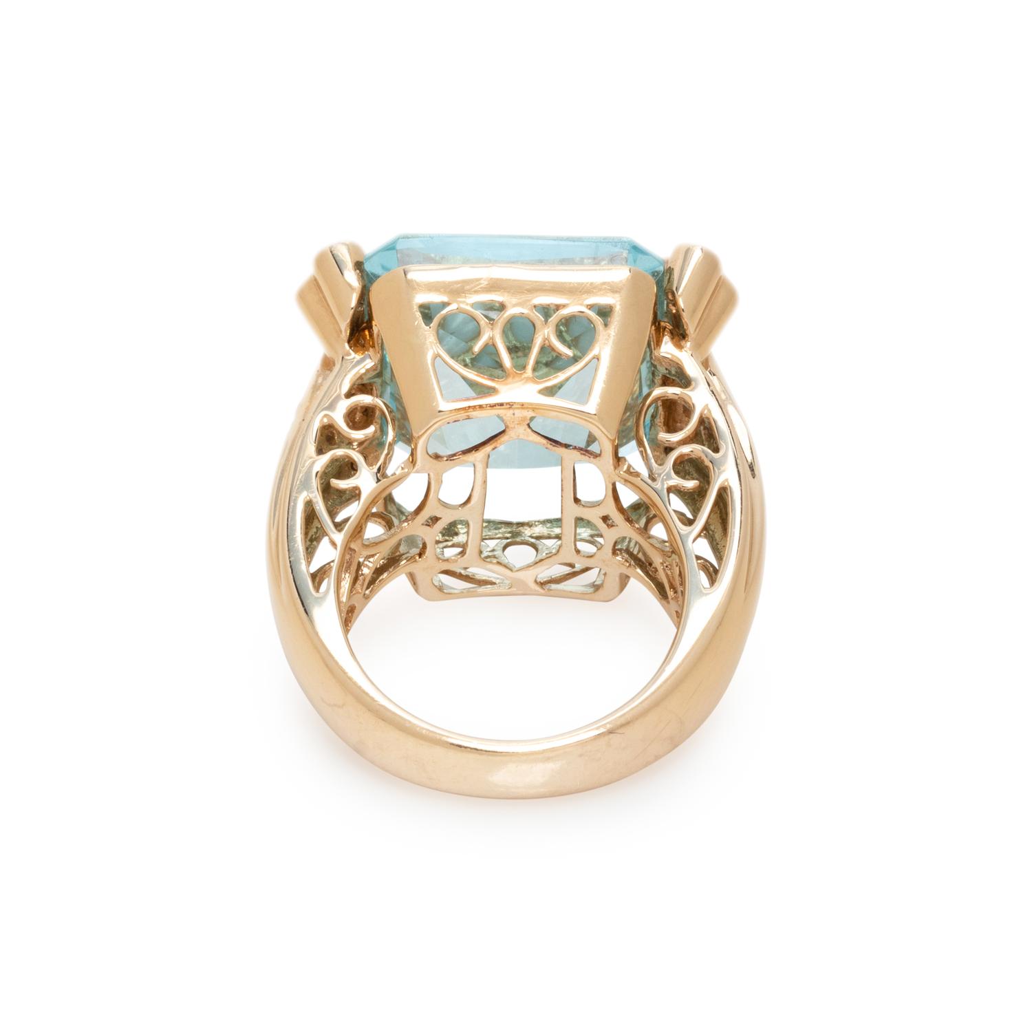 AQUAMARINE AND DIAMOND RING