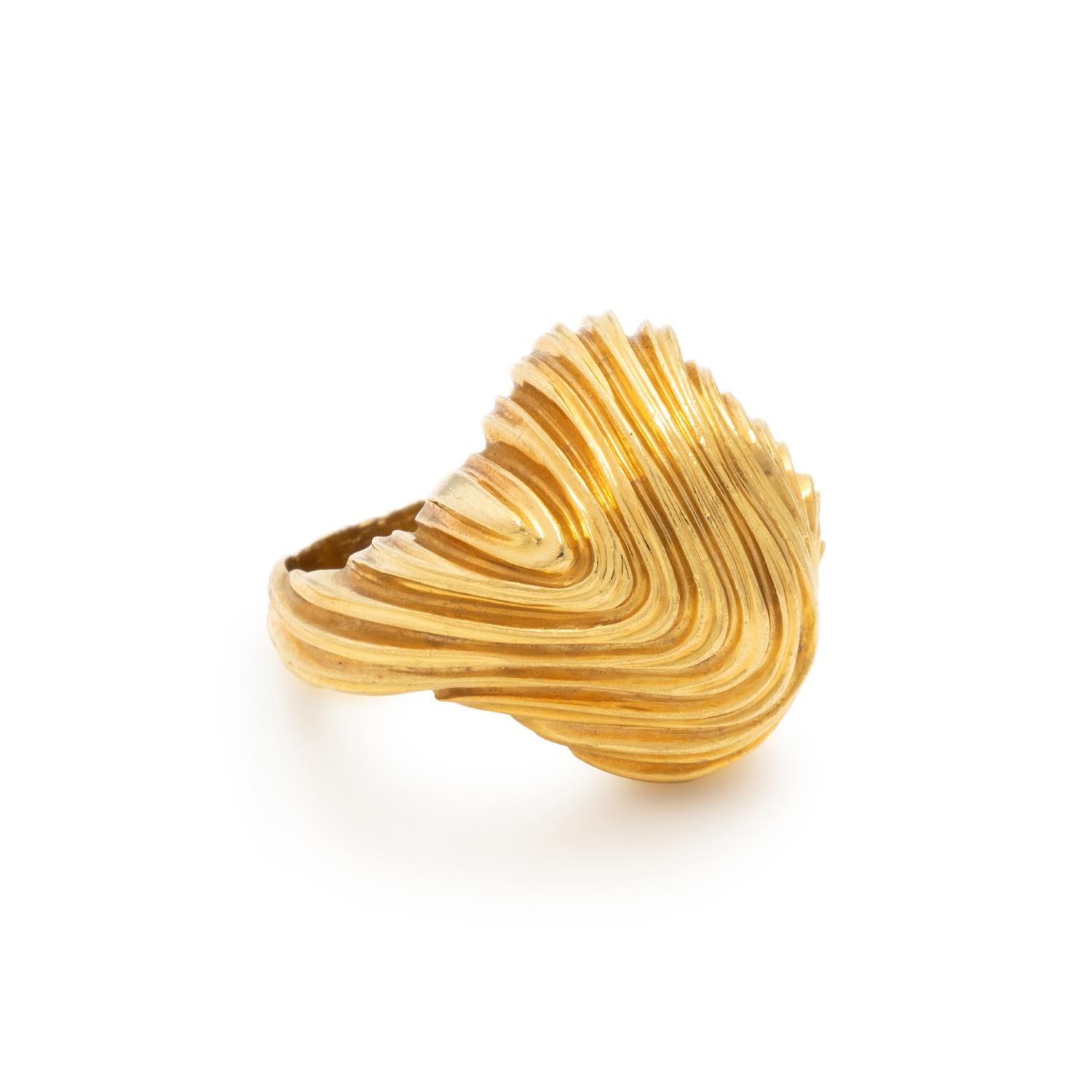 HENRY DUNAY, YELLOW GOLD RING