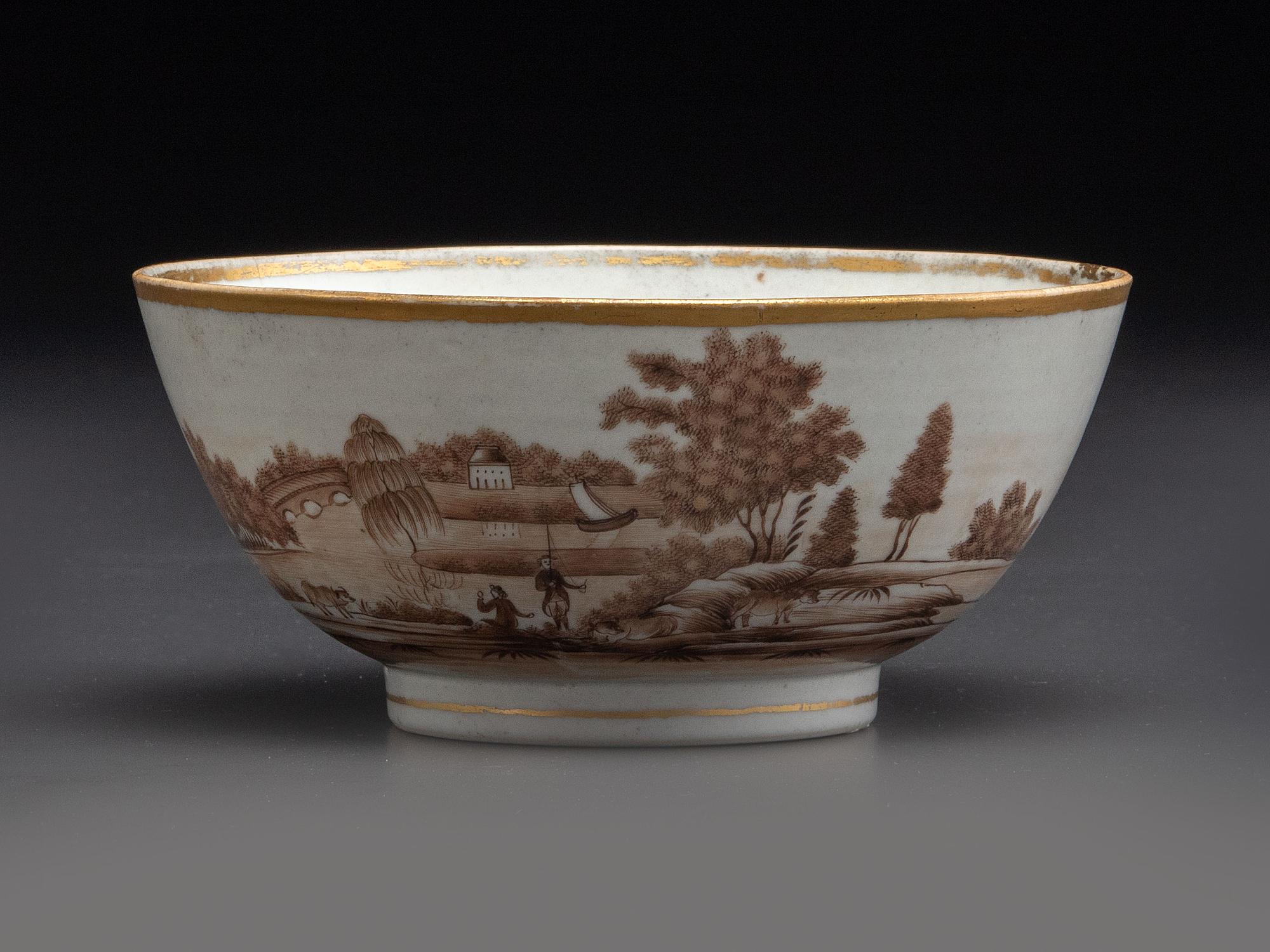 Four Chinese Export Porcelain Articles