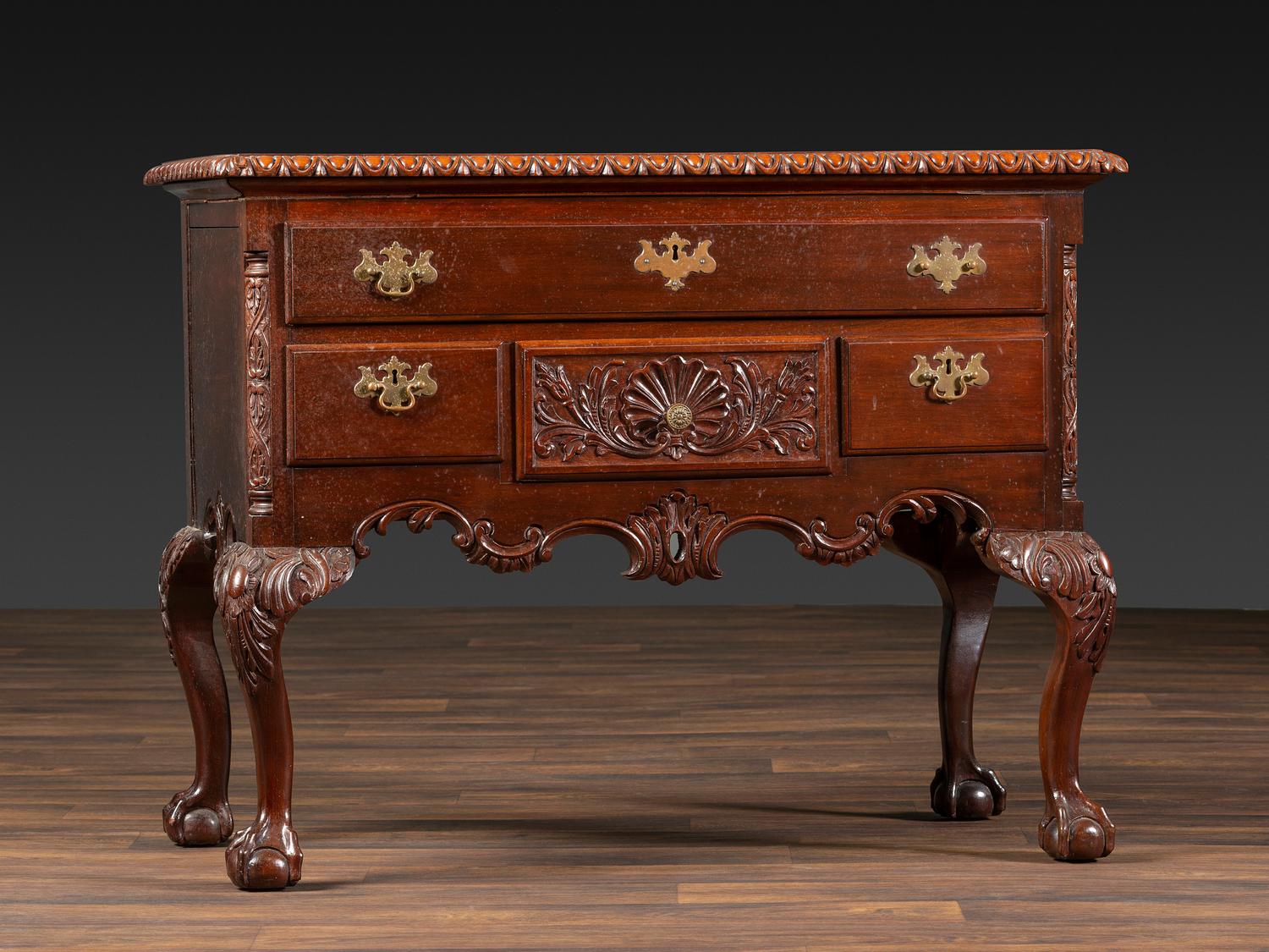 A Chippendale Style Shell-Carved Mahogany Dressing Table