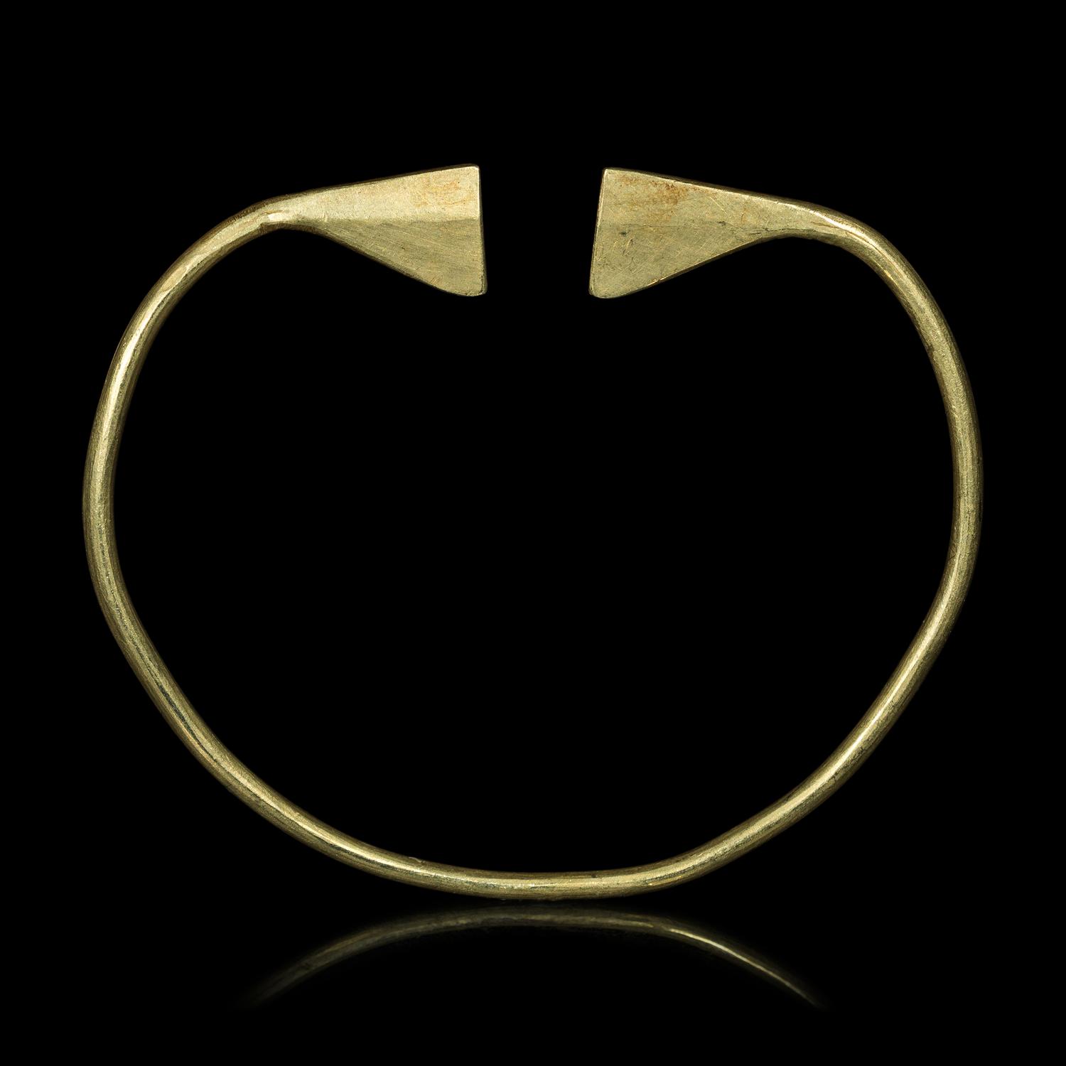 A Chinese Gold Jue- Form Ornament, Possibly Late Shang-Western Zhou 或爲晚商-西周期 玦形金飾