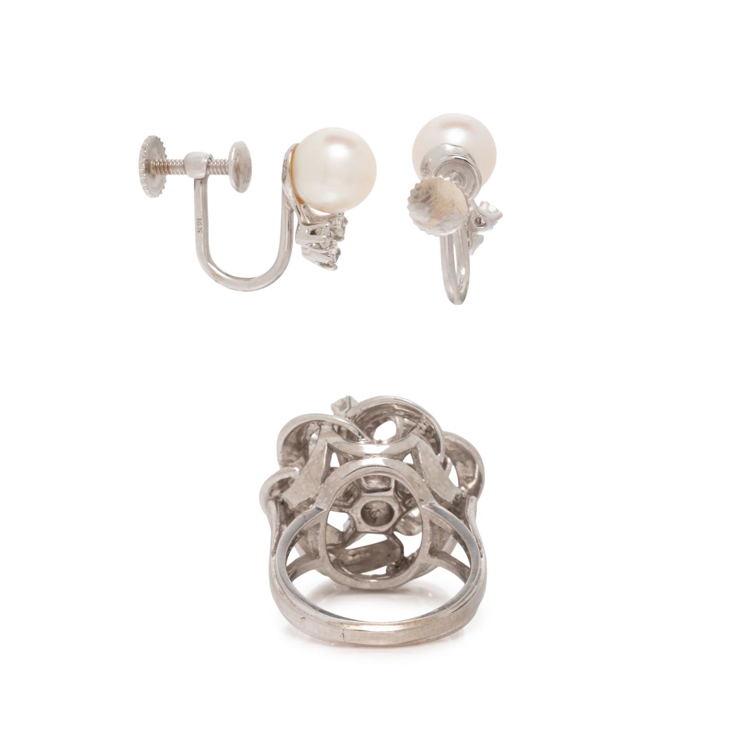 COLLECTION OF WHITE GOLD JEWELRY