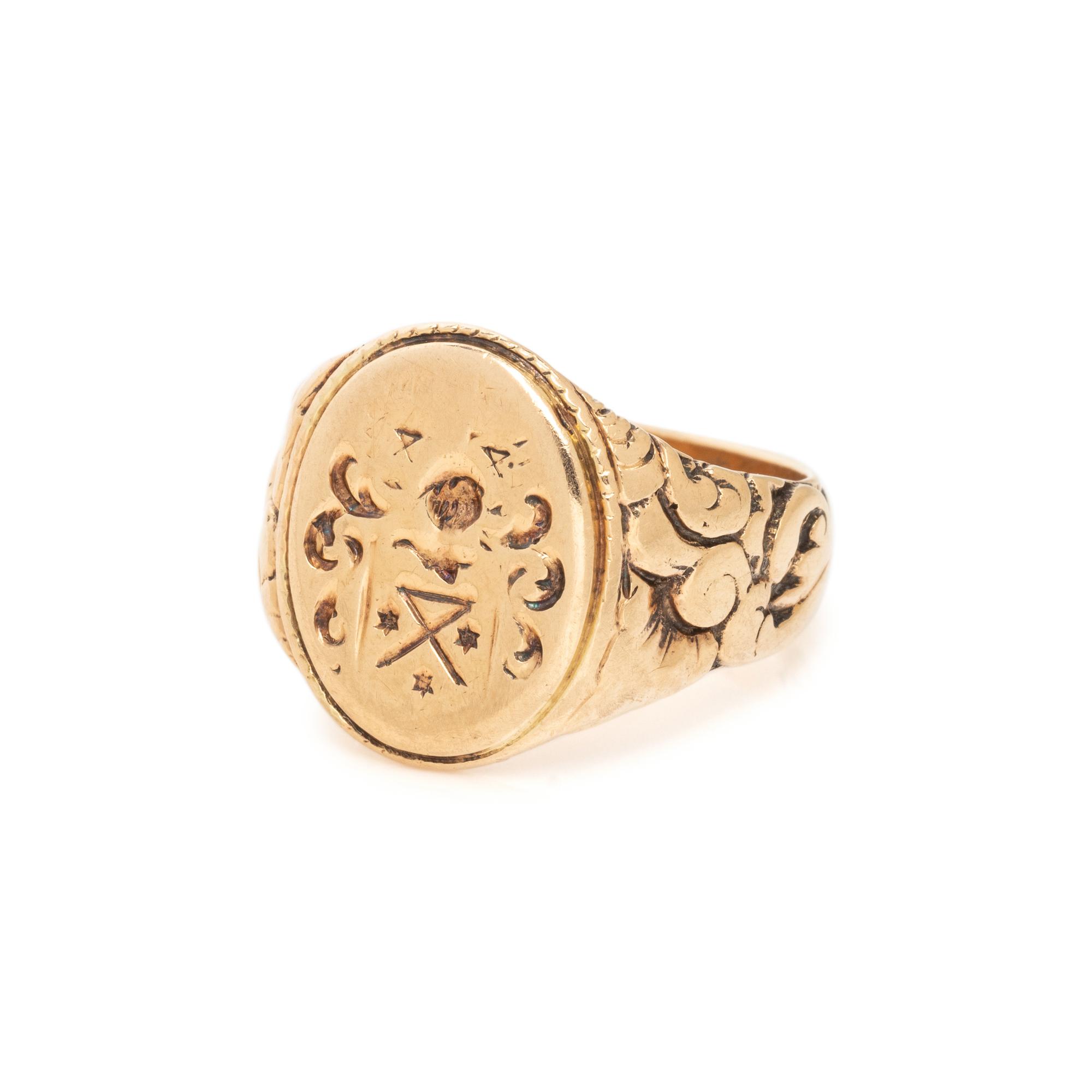YELLOW GOLD SIGNET RING