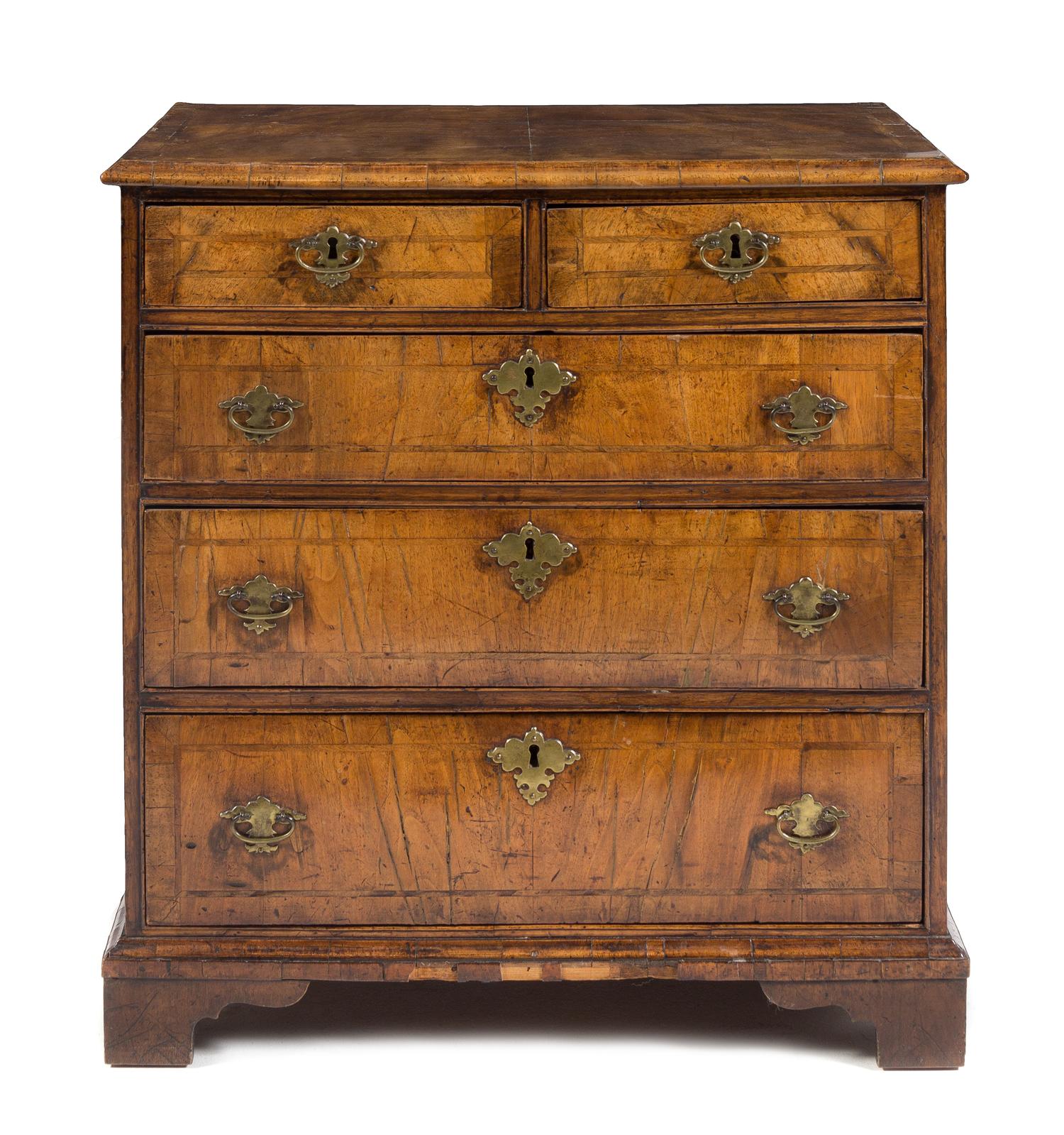 A George III Style Chest of Drawers Height 29 x width 27 1/2 x depth 16 1/2 inches. — 18TH/19TH CENTURY