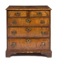 A George III Style Chest of Drawers Height 29 x width 27 1/2 x depth 16 1/2 inches. — 18TH/19TH CENTURY