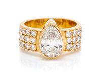 An 18 Karat Yellow Gold and Diamond Ring, 7.50 dwts.